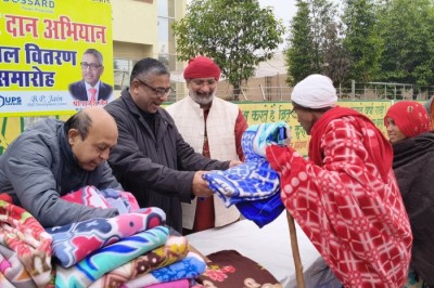 Under our annual Vastradaan Abhiyaan, we distributed 485 blankets to the needy near Shaheed Madan Lal Dhingra Community Centre, Rohtak.